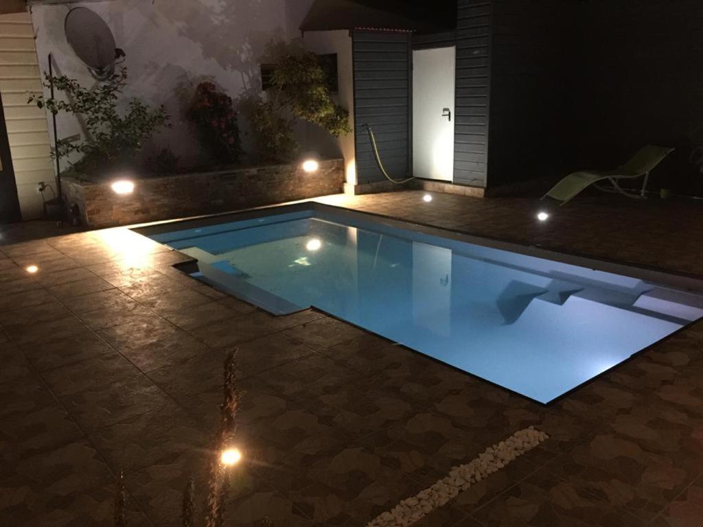 Nicole Residence Avec Piscine Chauffee & Jacuzzi ซานต์-อองเดร ภายนอก รูปภาพ