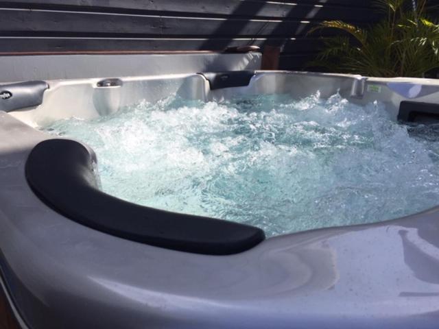 Nicole Residence Avec Piscine Chauffee & Jacuzzi ซานต์-อองเดร ภายนอก รูปภาพ