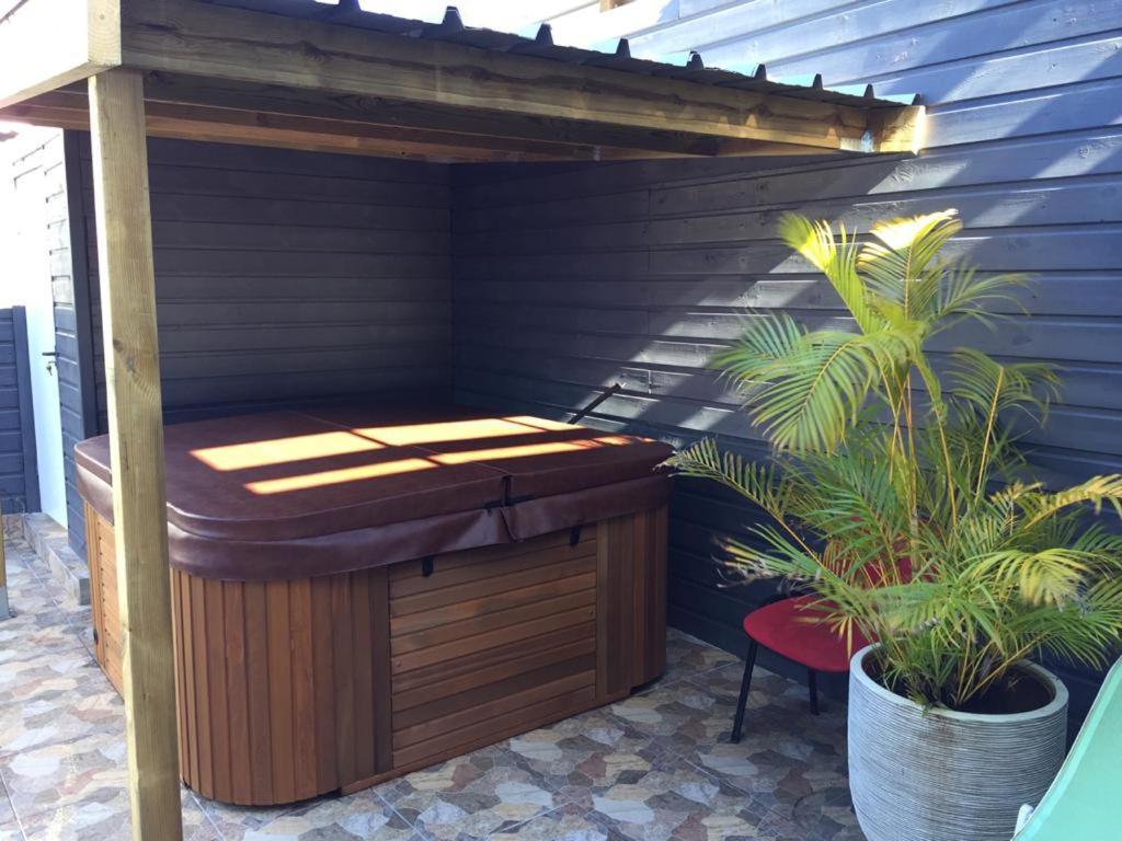 Nicole Residence Avec Piscine Chauffee & Jacuzzi ซานต์-อองเดร ภายนอก รูปภาพ